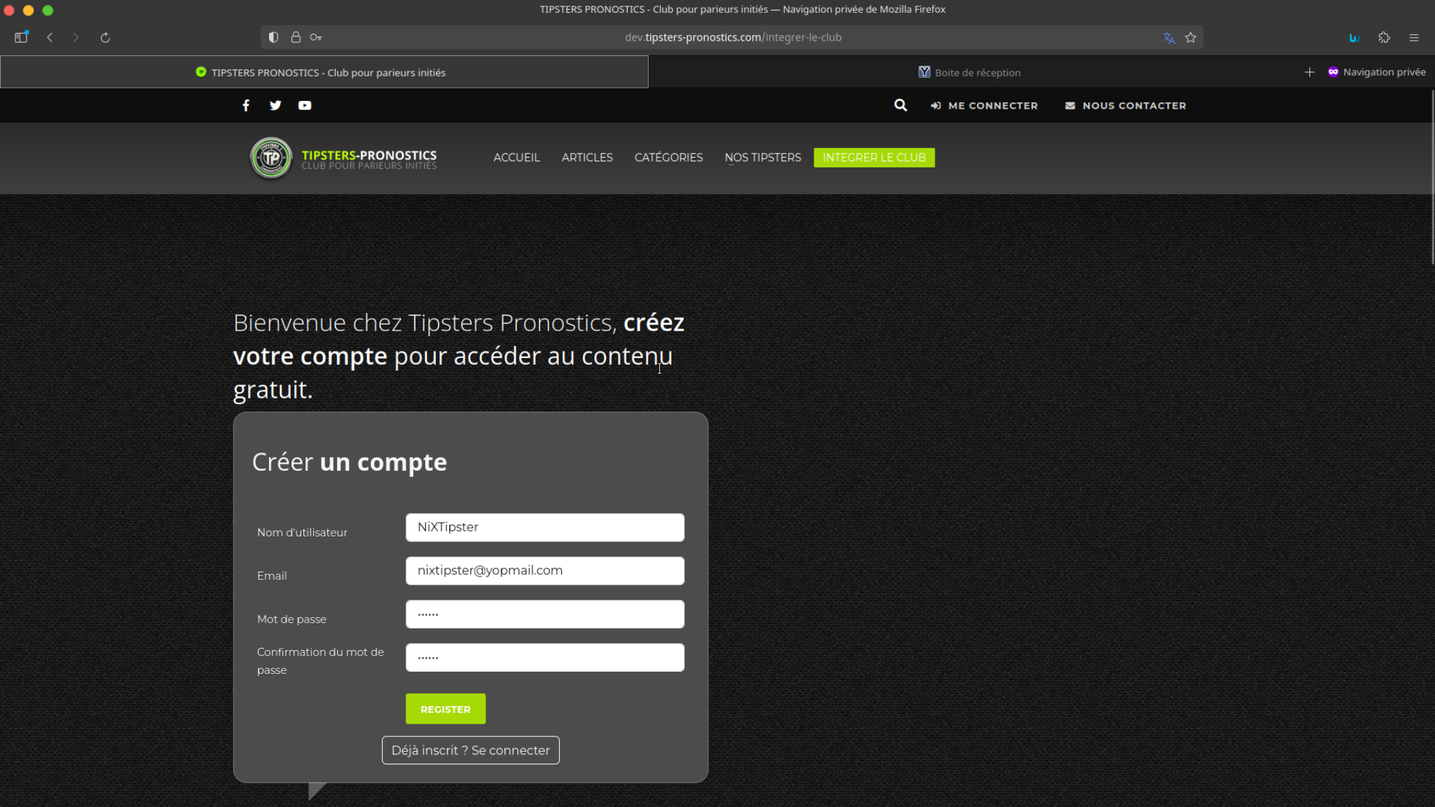 TP - Formulaire d'inscription rempli et bouton REGISTER